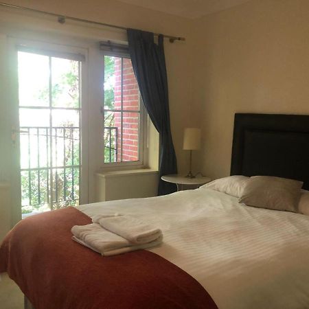 Lovely 2 Bedroom 2 Baths Flat With Free Parking 贝辛斯托克 外观 照片