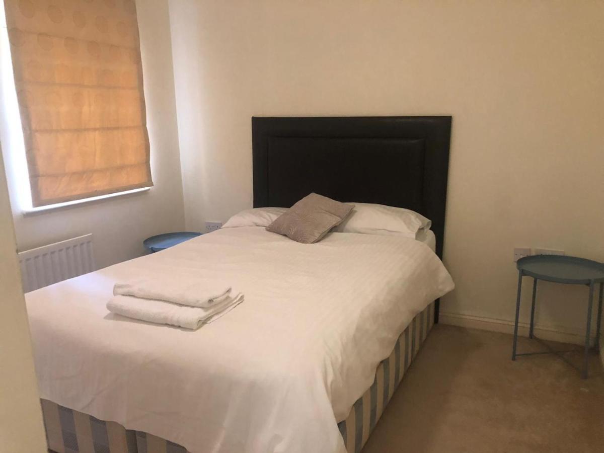 Lovely 2 Bedroom 2 Baths Flat With Free Parking 贝辛斯托克 外观 照片